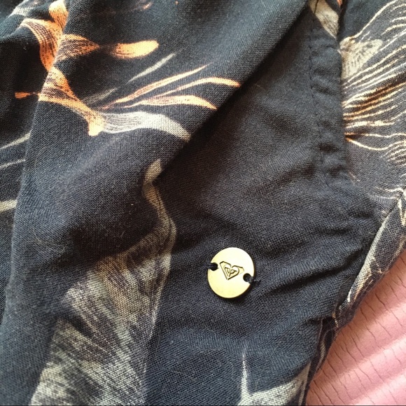 NWT Roxy Shorts Size XS - Picture 3 of 4